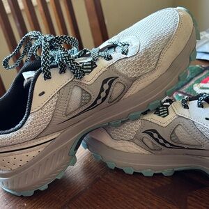 Saucony Women's Light Gray and Teal Athletic Shoes